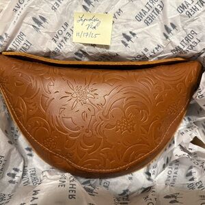 Portland Leather Goods Medium Koala Sling in Meadow NEW